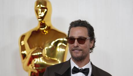 Μάθιου ΜακΚόναχι: Επισκέφθηκε Το Μαγαζί Του Σταύρου Σβήγκου