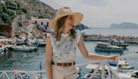 Δανάη Μιχαλάκη: Μαζί Με Τη Φιλαρέτη Κομνηνού Στην Αμοργό