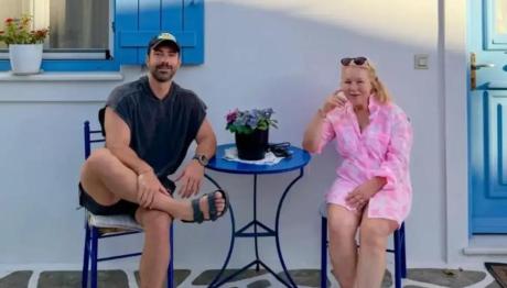 Σάκης Τανιμανίδης: Η Επίσκεψη Της Μητέρας Του Στην Πάρο