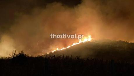 Φωτιά Άσσηρος Θεσσαλονίκης: Στην Παλιά Εθνική Οδό Το Μέτωπο