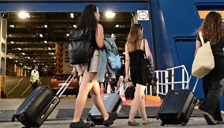 Ξεκίνησε η έξοδος των αδειούχων Αυγούστου- Κίνηση σε λιμάνια, διόδια, ΚΤΕΛ