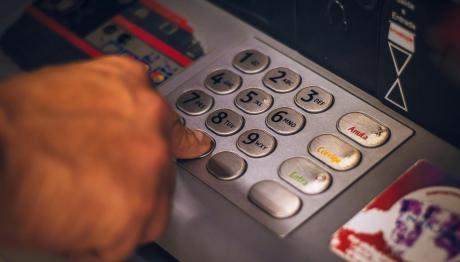 ATM: Μηδενίζονται Οι Χρεώσεις Για Αναλήψεις Από 11/8