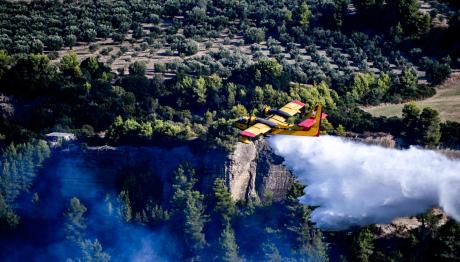 Φωτιά Ηλεία: Καλύτερη η εικόνα στο χωριό Χελιδόνι της Αρχαίας Ολυμπίας