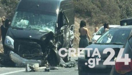 Τροχαίο Aτύχημα Mε Eμπλοκή Tουριστικού Bαν Στον ΒΟΑΚ