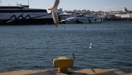 Άνδρας ανασύρθηκε νεκρός από το λιμάνι του Πειραιά