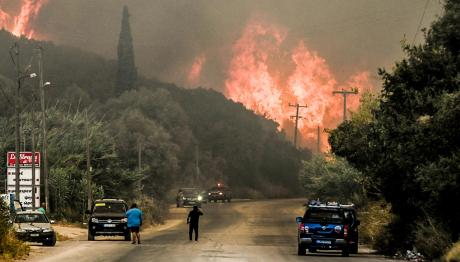 Φωτιά τώρα σε Πρέβεζα και Άρτα - Μηνύματα από το 112 για εκκενώσεις