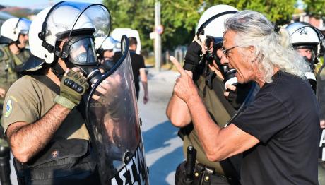 Βόλος: Διαδηλώσεις Και Ένταση Στο Λιμάνι Για Το Crown Iris
