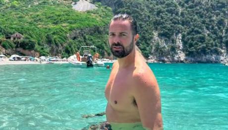 Βρεττός: Το Σχόλιο Που Έλαβε Για Τις Εικόνες Που Προσεύχεται