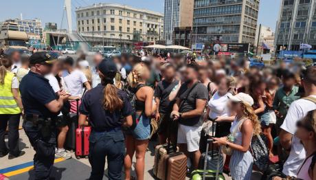 Δεκαπενταύγουστος: Χιλιάδες Ταξιδιώτες Αναχωρούν Για Νησιά