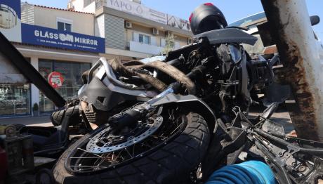 Αγία Παρασκευή: Μηχανή Συγκρούστηκε Με ΙΧ - Νεκρός Ο Οδηγός
