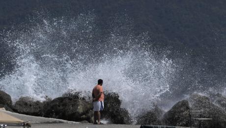 Καιρός: Ισχυρά Μελτέμια Και Βροχές