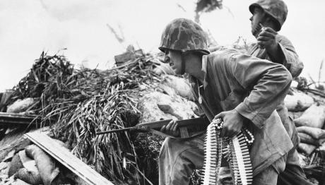 παιδί σε ερείπια στη Βαρσοβία