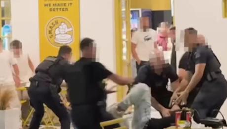 Μύκονος: Άγριο Ξύλο Μεταξύ Αστυνομικών Και Τουριστών