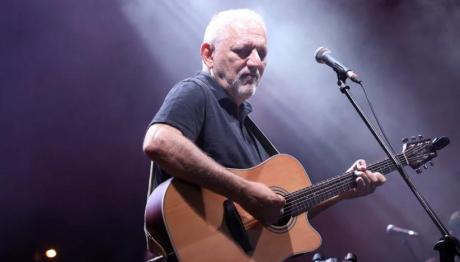 Νίκος Πορτοκάλογλου: Στο Νοσοκομείο Ο Τραγουδιστής