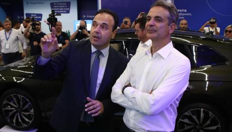 Ο Κυριάκος Μητσοτάκης Στα Περίπτερα Της ΔΕΘ