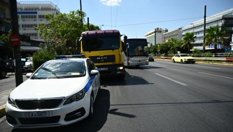 Σύγκρουση Λεωφορείου Με Γερανό Στη Λεωφόρο Συγγρού