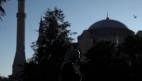 Τουρκία: Ρώσοι Φιλήθηκαν Μέσα Σε Τζαμί Και Συνελήφθησαν