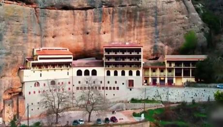 Καλάβρυτα: Ηγούμενος Έβγαλε Στο Σφυρί Ιερό Ευαγγέλιο