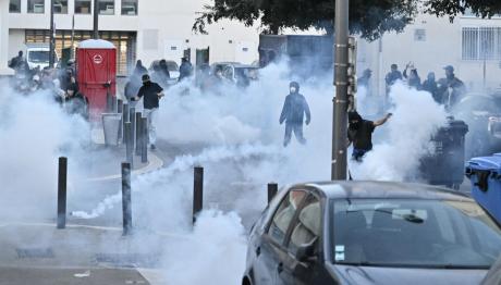 Γαλλία: Χάος Από Τις Διαδηλώσεις Κατά Της Κυβέρνησης