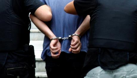 σύλληψη χειροπέδες