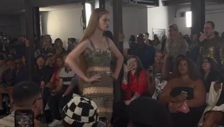 Η Τρανς Κόρη Του Ίλον Μασκ Εντυπωσιάζει Στις Πασαρέλες