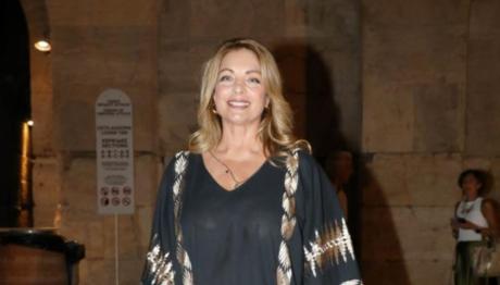 Γκερέκου: Εντυπωσίασε Με Μαύρο Καφτάνι Στο Ηρώδειο