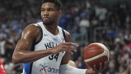 Αντετοκούνμπο: Η έκπληξη σε μικρούς αθλητές