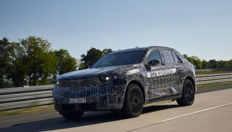 Η νέα BMW iX5 Hydrogen με καμουφλάζ