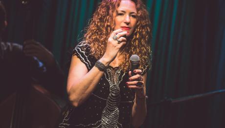 Η Βερούλη επιστρέφει με ένα αφιέρωμα  στη Astrud Gilberto