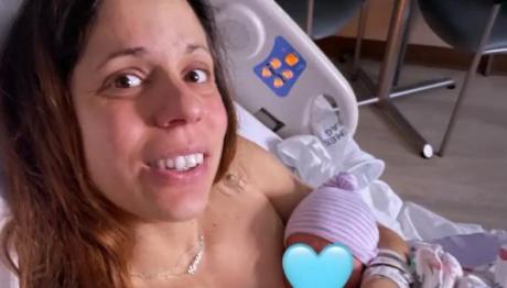 Στεφανίδη: Απαντά Σε Αρνητικό Σχόλιο Για Βίντεο Που Θηλάζει