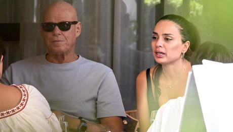 Τζώνη Καλημέρης: Με τη σύζυγό του στη Βουκουρεστίου