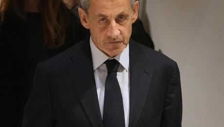 Σαρκοζί: Οδηγείται Σε Κελί 9 Τετραγωνικών