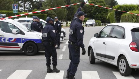 Πρέσβης Στη Γαλλία Έπεσε Στο Κενό Από Τον 22ο Όροφο