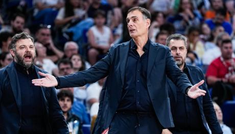 Ολυμπιακός: Έξω φρενών Ο Γιώργος Μπαρτζώκας