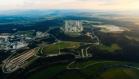 Mercedes-Benz: Αυτό είναι το πιο προηγμένο κέντρο δοκιμών φωτισμού