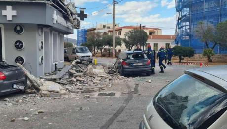 Λαύριο: Κατέρρευσε Μπαλκόνι Κτιρίου - Τραυματίστηκε Γυναίκα
