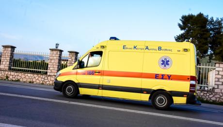 Άνοιξε Πόρτα Ασθενοφόρου Και Η Ασθενής Έπεσε Στον Δρόμο