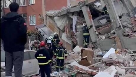 Τουρκία: Κατέρρευσε Εξαώροφο Κτίριο