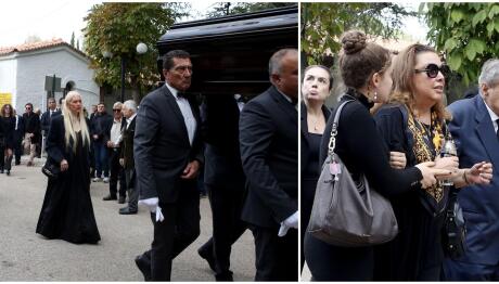 Κηδεία Γιώργου Νιάρχου: Συντετριμμένες η Μάρα Θρασυβουλίδου και η κόρη του