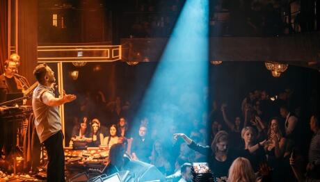 Γιαννιάς: Έκανε την έκπληξη διασκέδασης στον Πειραιά