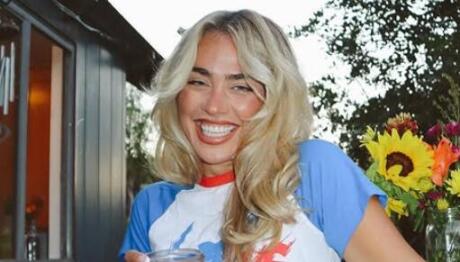 Αγνώριστη Η Κόνι Μεταξά - Έγινε Μελαχρινή!