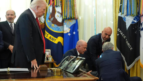 Ντόναλντ Τραμπ - Οβάλ Γραφείο