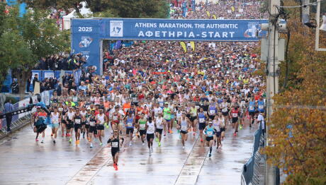 42ος Αυθεντικός Μαραθώνιος: Eκκίνηση με περισσότερες από 75.000 συμμετοχές