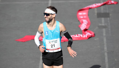 42ος Αυθεντικός Μαραθώνιος: Πρώτος τερμάτισε ο Παναγιώτης Καραΐσκος