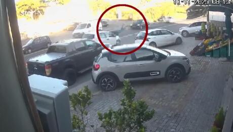 Τροχαίο Ηράκλειο: H Στιγμή Που Οδηγός Χτυπά Γυναίκα