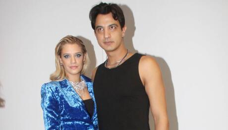 Τζένη Θεωνά: «Λιώνει» Στην Αγκαλιά Του Γιου Της