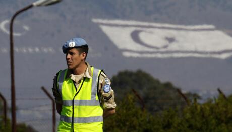 Τουρκοκύπριοι με σημαίες