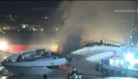 Πειραιά: Φωτιά Σε Τέσσερα Σκάφη Στη Μαρίνα Ζέας