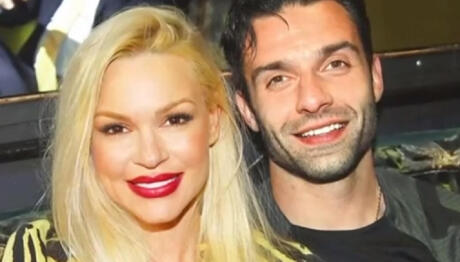 Βίκυ Κάβουρα: Στο Αεροπλάνο Μαζί Με Την Κόρη Της!