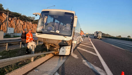 Τροχαίο Λαμία: Λεωφορείο Έπεσε Στις Προστατευτικές Μπάρες